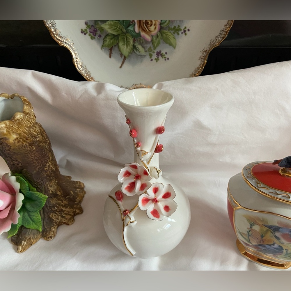 🌷NWT Delicate,Simple Beautiful,Small Bud Vase,Great 4 Flowers,Gift,Collectible🌸 - Picture 5 of 16